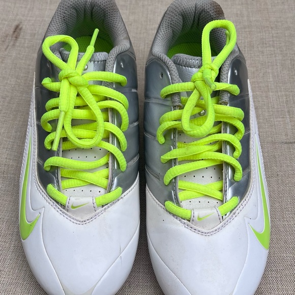 Nike Shoes - Nike girls lacrosse/soccer cleats size 6.5